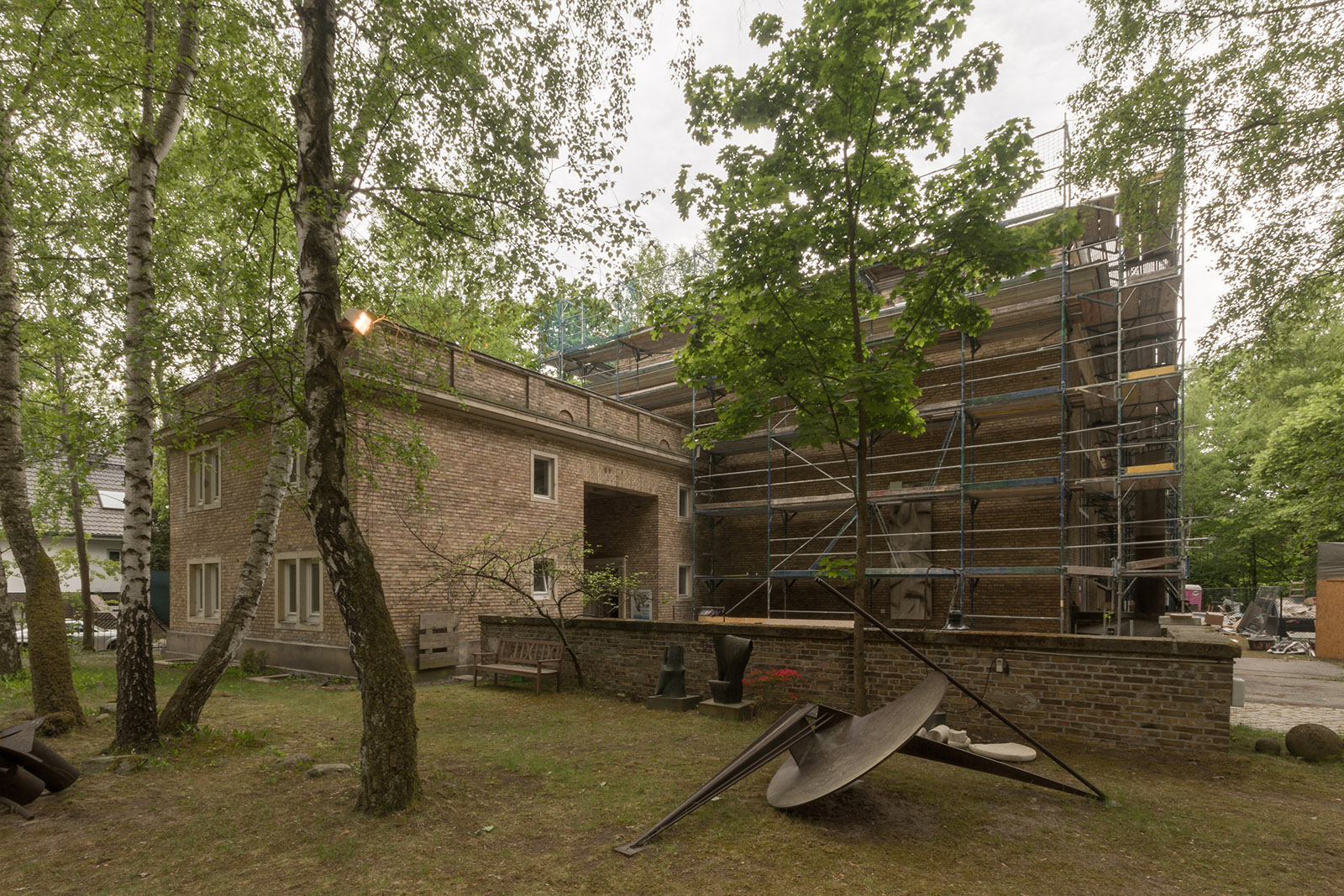 Documentation of the work 'Building Breathing' by Dan Stockholm