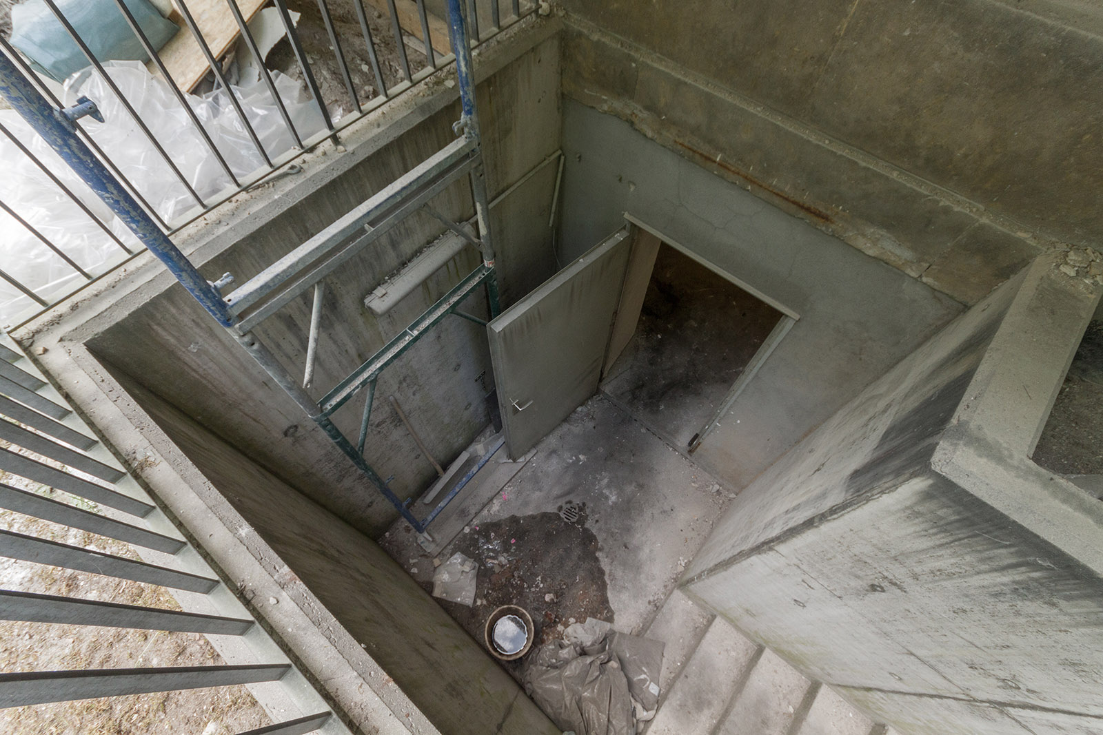 Documentation of the work 'Building Breathing' by Dan Stockholm