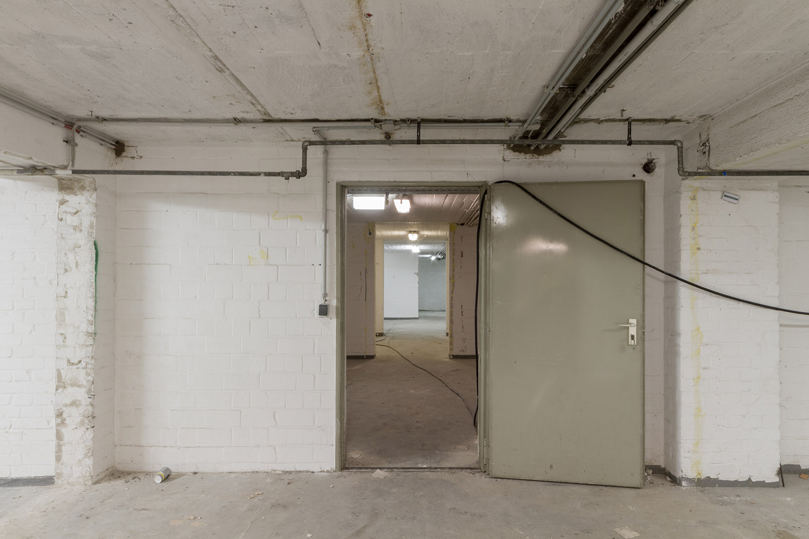 Documentation of the work 'Building Breathing' by Dan Stockholm