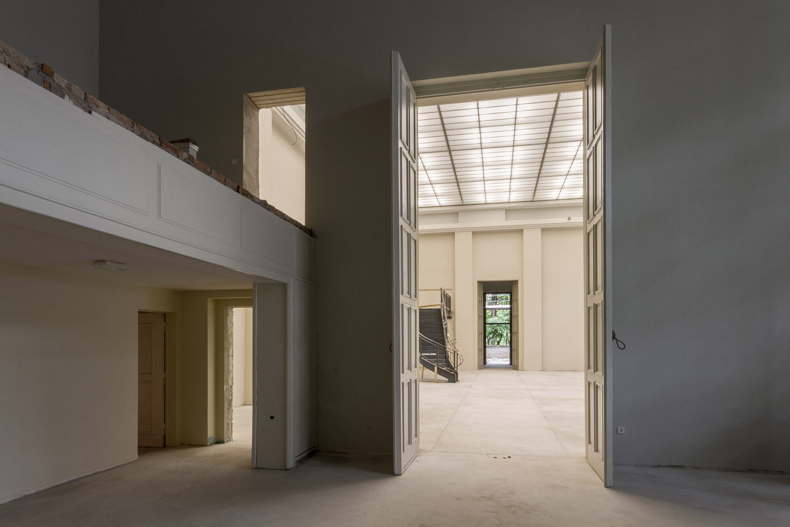 Documentation of the work 'Building Breathing' by Dan Stockholm