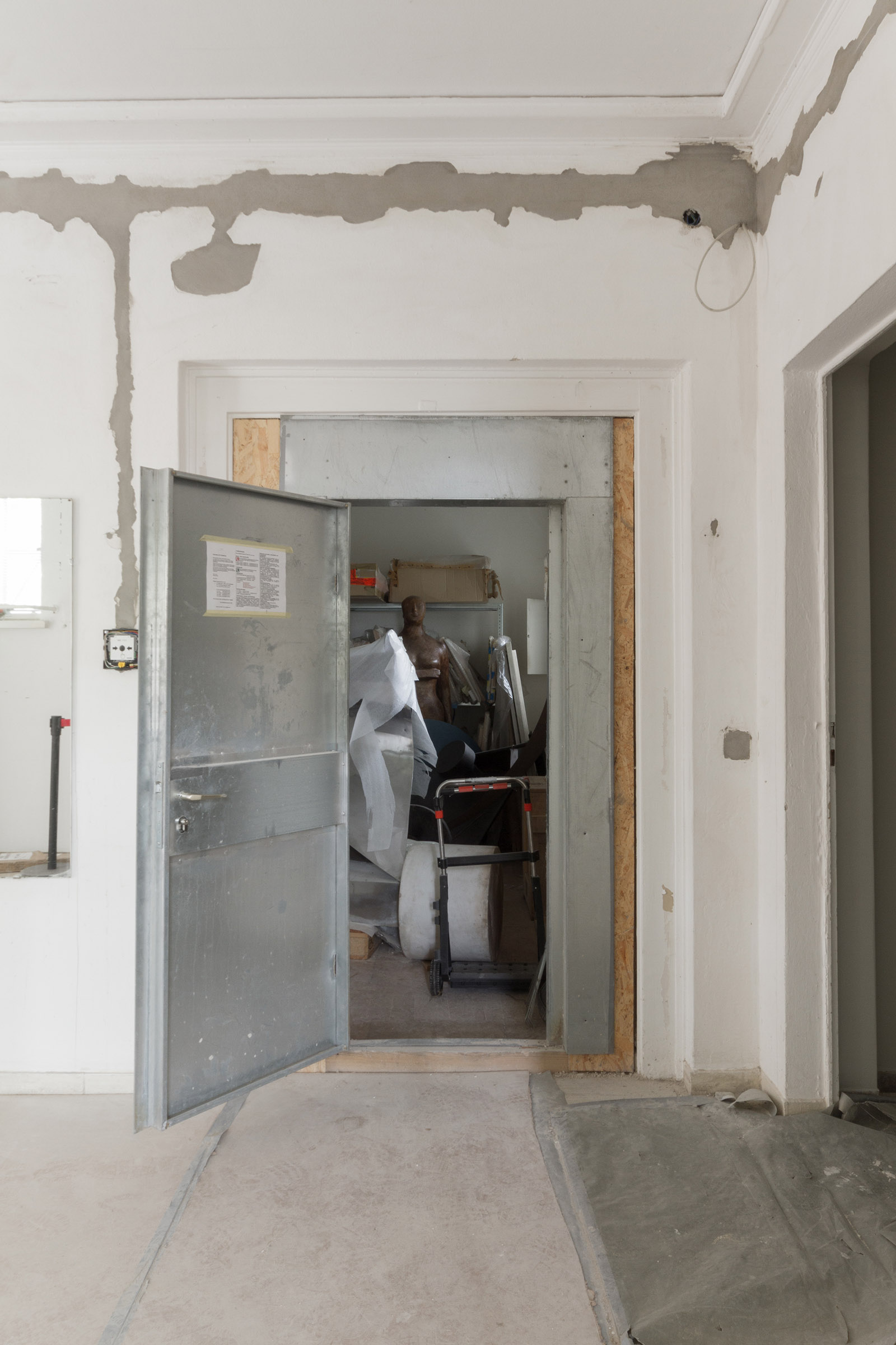 Documentation of the work 'Building Breathing' by Dan Stockholm