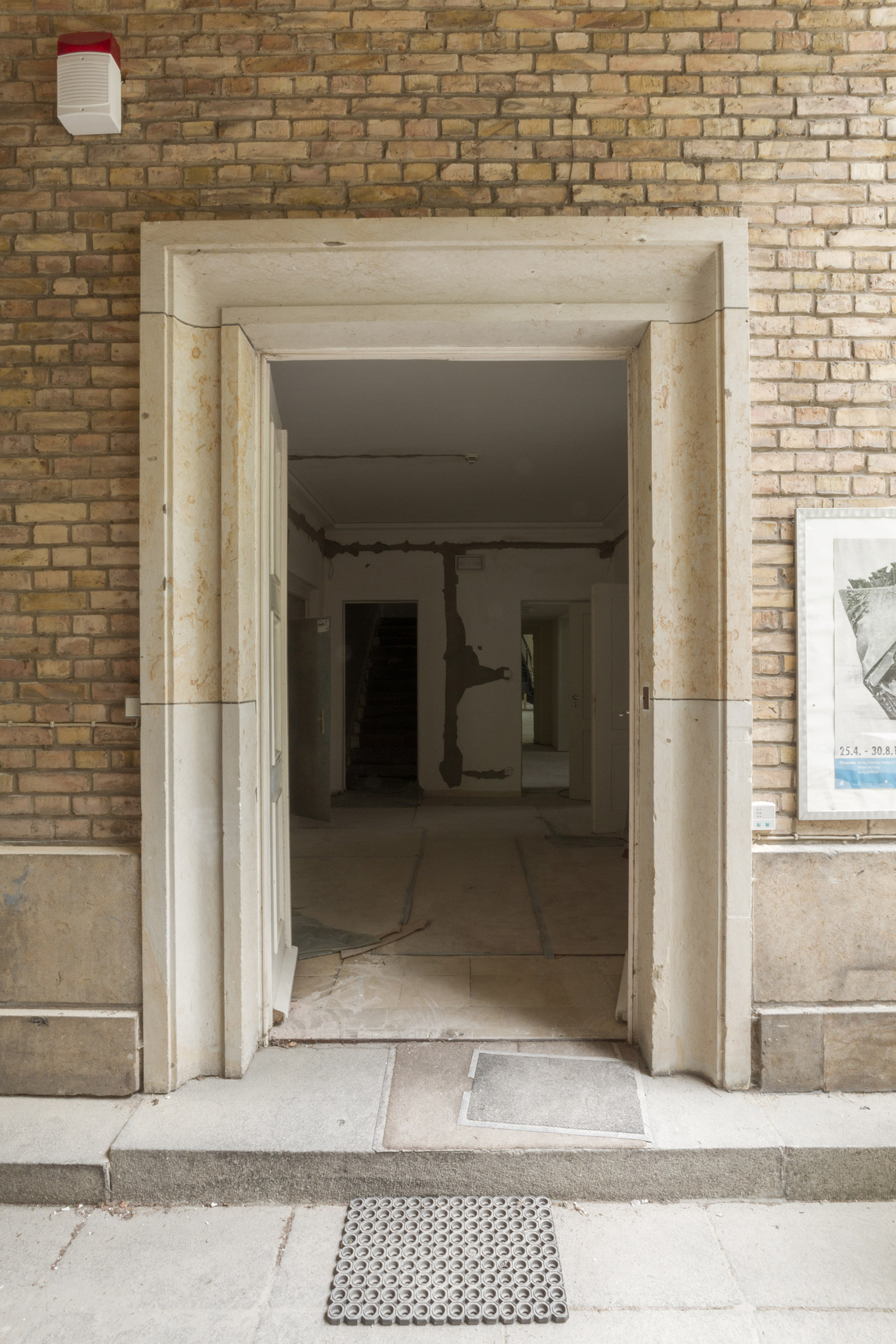 Documentation of the work 'Building Breathing' by Dan Stockholm