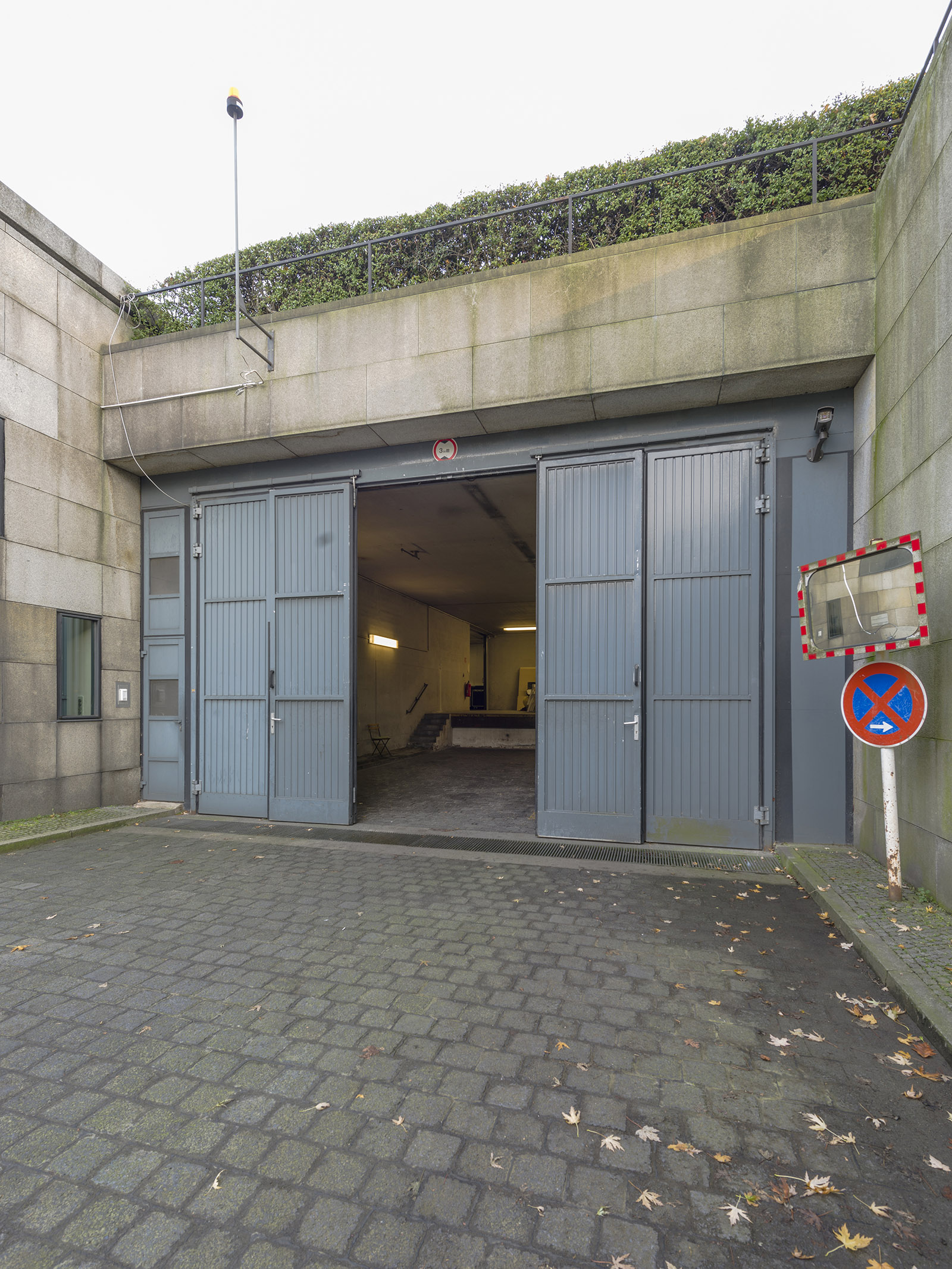 Documentation of the work 'Building Breathing' by Dan Stockholm