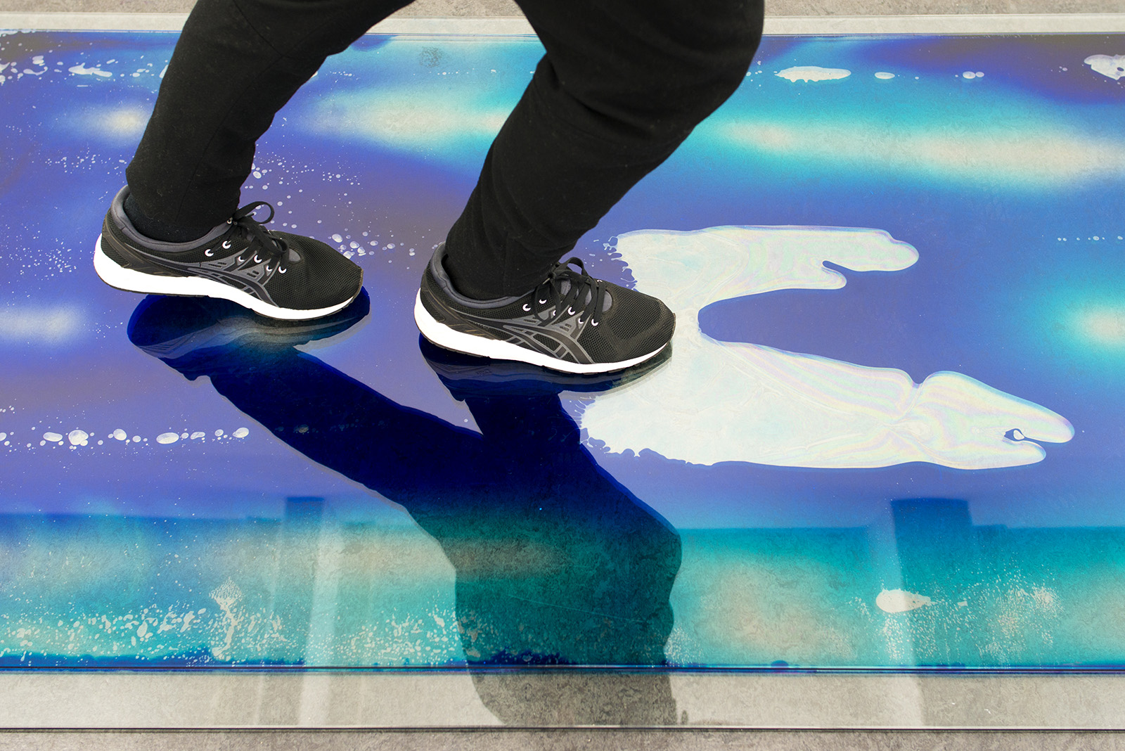 Documentation of the work 'Level (Blue mare, Königsblau)' by Dan Stockholm